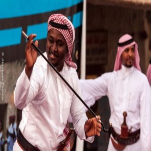 أحببته بكل اأملك فلم ببُقي لي سوى طعنات غدر لم تترك بداخلي شيء جميل ،، ككُنت أتمنى لوتبقى ل شيء من كرامتي ......