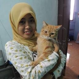 tukang baca apa aja, dari plang iklan sampe status twitter