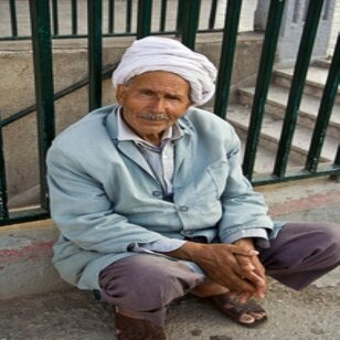 مٱجيت ٱدور من ورئ تويتر إعاب قابلني اللھ ۉٱلسبـب ۉٱلـــديني قمنا مع ٱلعــــآلم وحطيتلـي حسب يـٱمرحبا مليؤن باللي يبيني ♥