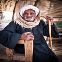 كن آنيقاا في حدگ،،وتعاملگ،،تمتلگ وطننااً في قلو البشر