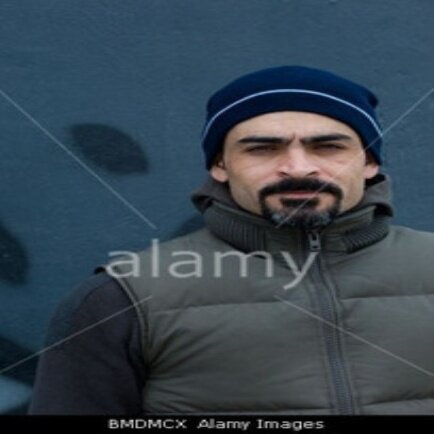 لاتدع غيرك يلون ياتك فربا لايملك بيده سوى اللونالاسود