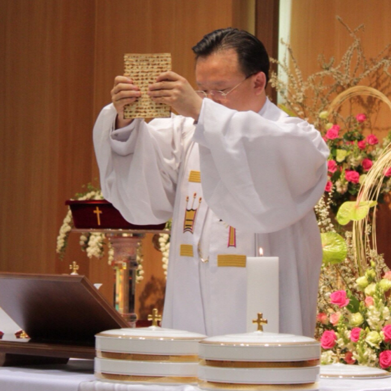 worldlightkwon's profile picture. 오직 예수 그리스도와 하나님나라, 그리고 생명의 복음만을 붙드는 교회의 '목적비전'과, 하나님과 이웃을 내 몸같이 사랑하라심을 성도의  '사명비전'으로 여기는 기독교대한성결교회 목사.