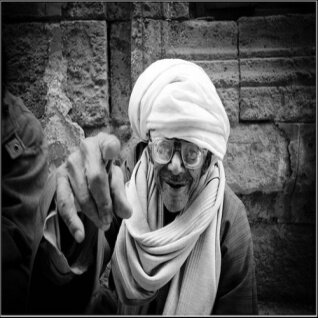 ومن بعد موت ابي ادرتان ﻻ حزن يؤلم اكثر من فرآآآ اﻵب ♡♡'