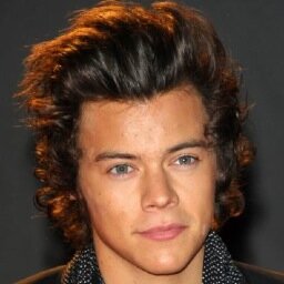 Follow the beautiful & lovely @sarsuz - she is a friend of Harry Styles and a complete sweetheart! If you retweet her tweets, maybe she will notice you more x