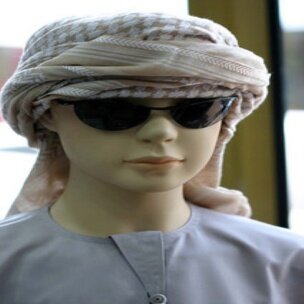 اتق شر من حست اليه ..