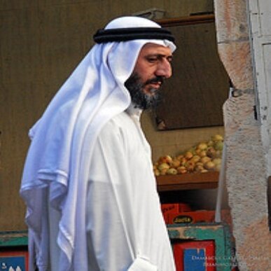 لا يعنيني رأي الأخري ولا  كيف اكون في أعينهم مادمت امشي على قانونمزايتي :)(: