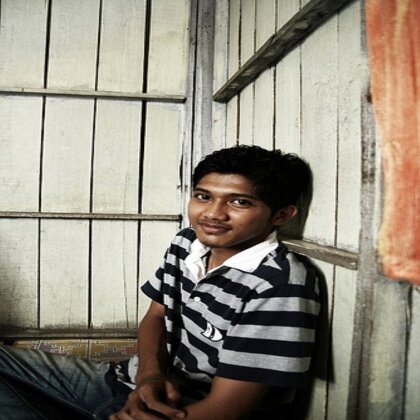 أحببته بكل ماأملك فلم يببُي لي سوى طعنا غدر لم تترك بداخلي شيء جميل ،، ككُنت أتمنى لوتبقى ي شيء من كرامتي ......