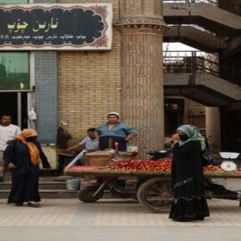 ﻣهمااَ كثر عدد النااَسٌ ن حولكَ هنااِک شخَخص وااَحد فقط ٺرى نفسگ وحدااِ بدونہ