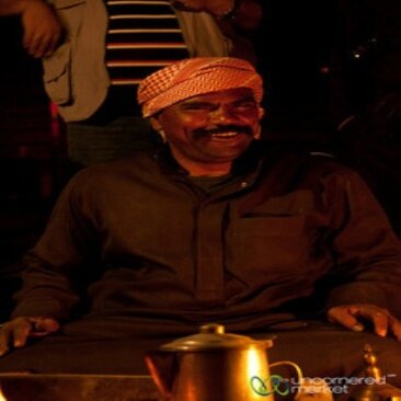 أحببته بكل ماأملك فلم يببُقي ل سوى طعنات غدر لم تترك بداخلي شيء جميل ،، ككُنتأتمنى وتبقى لي شيء من كرامتي ......