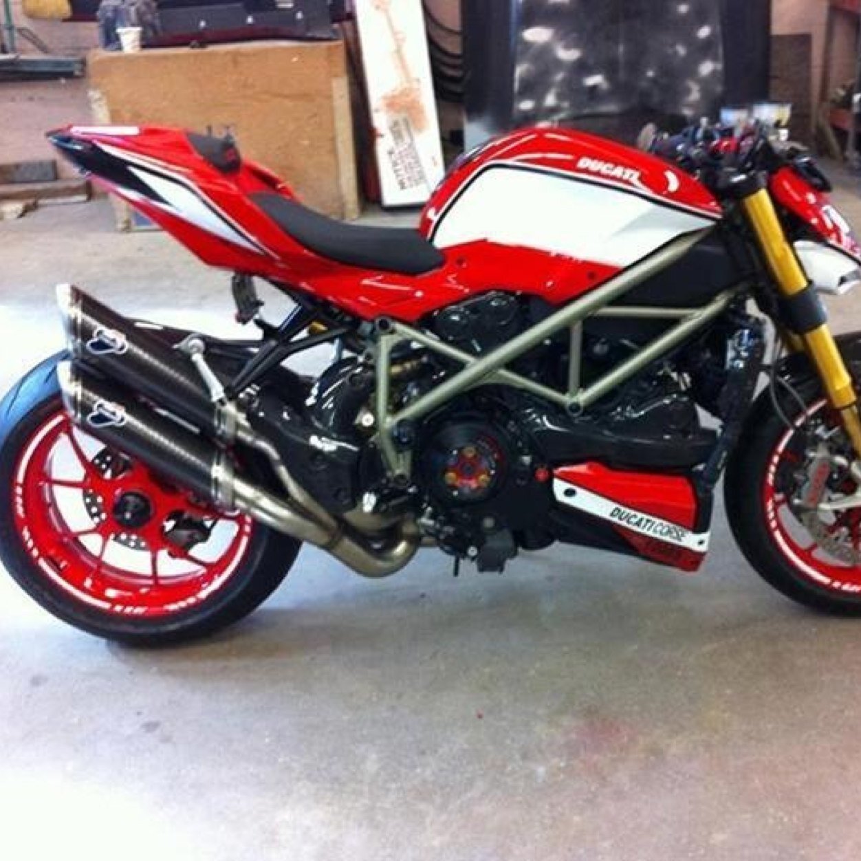 claire122's profile picture. 