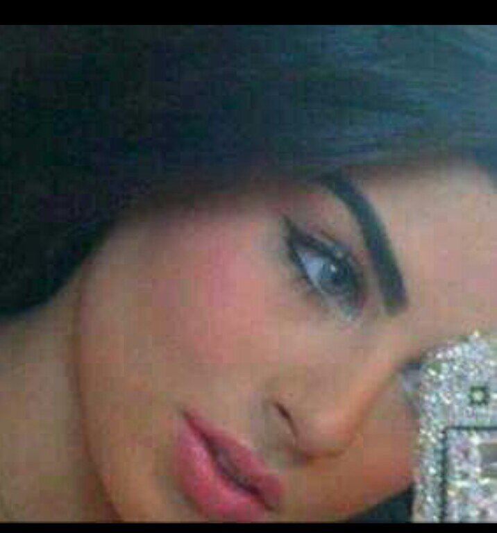 ‏‏‏لو ان الحب كلمات تكتب لانتهت اقلامى .. ولكن الحب ارواح فهل يكفيك روحى♥