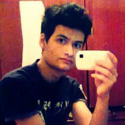 Você não precisa ser perfeito, só precisa ser você e nunca desistir do que quer.