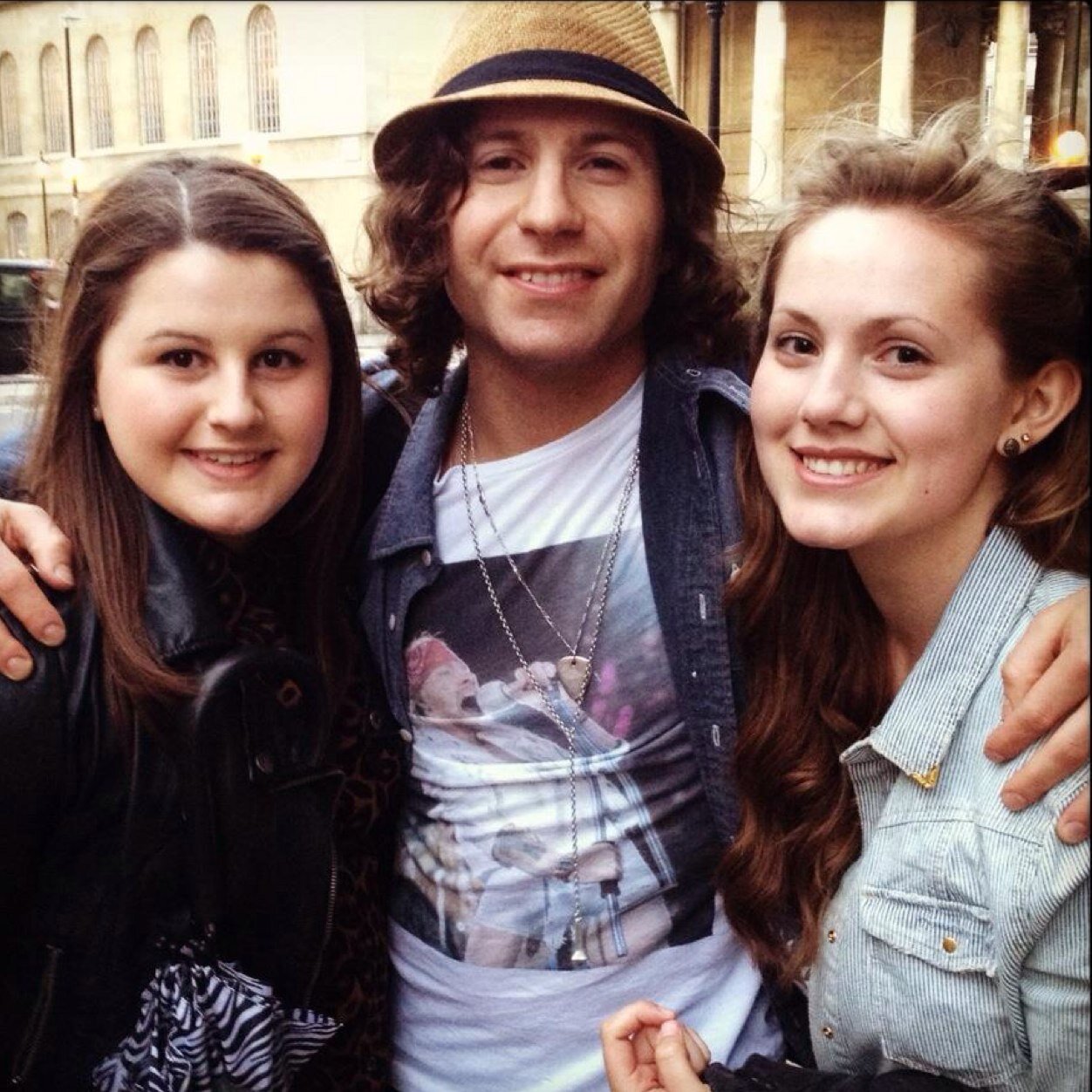 Here to support the sweet, talented and amazing... Dan Kanter! Personals: @BethJMatthews & @SophieGriffin06.