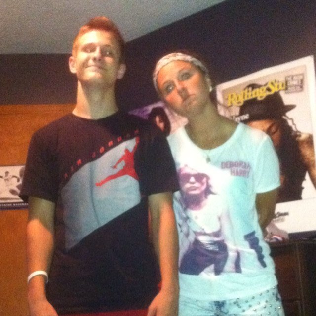 frannypack3's profile picture. Remember that one kid who had pepperoni nipples growing up? Just want to say she grew into them and they look fine now guys.