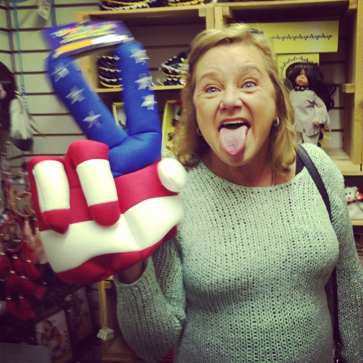 Shit_DB_says_'s profile picture. Seriously, just shit that Diane says AKA: Dianese. If you’re easily offended, “stay the fuck out.” #shitDBsays