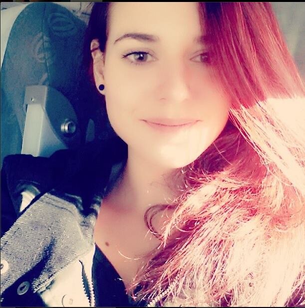 ♫ ♪ Vejo pessoas sem saber pra onde o mundo vai e eu vivo na espera de pode vive a vida com você ♫ ♪
