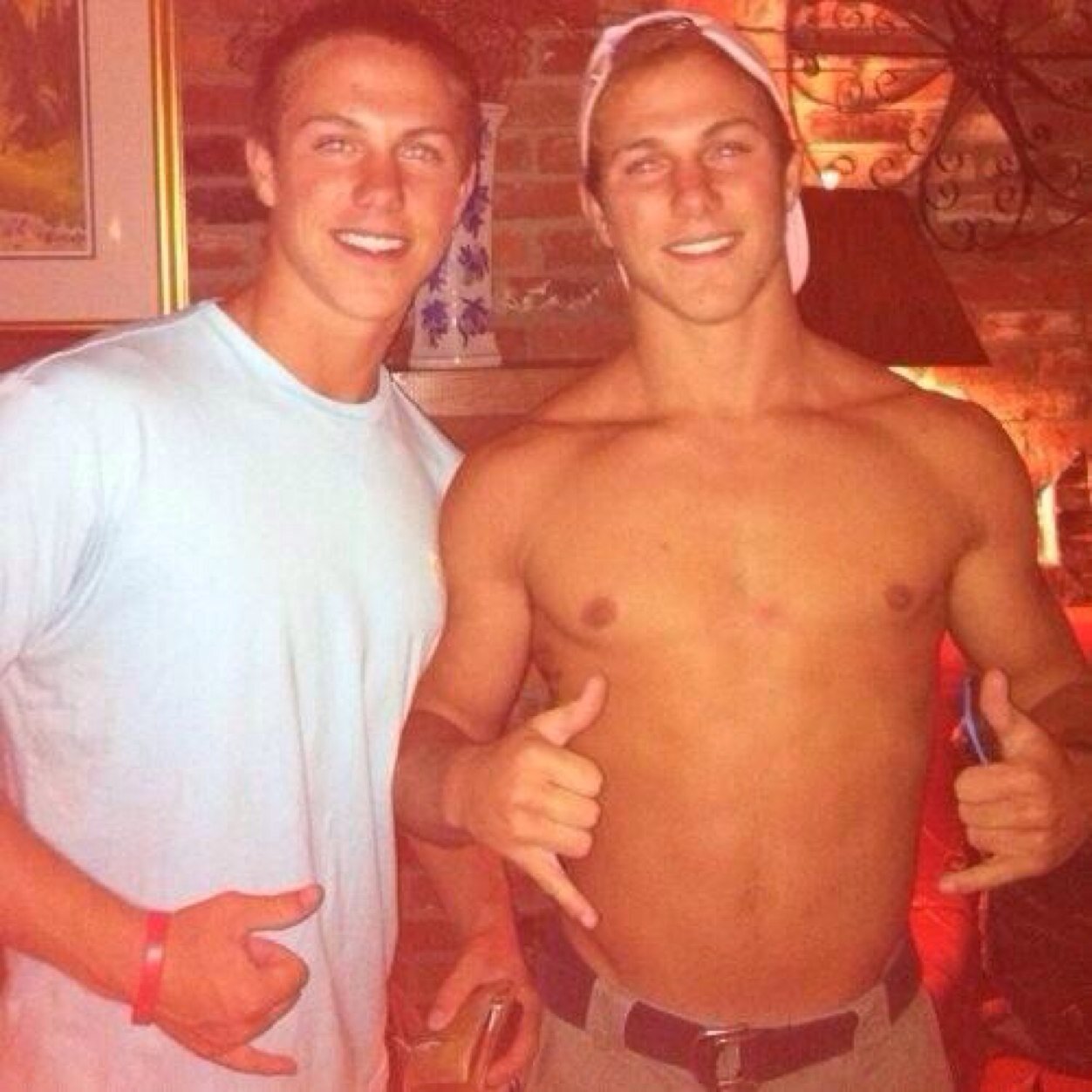 Preppy. Chubbies Chaser. Lover of all things frat. Im a bromo. Love college and the South. Youre a Humphrey if you follow me.