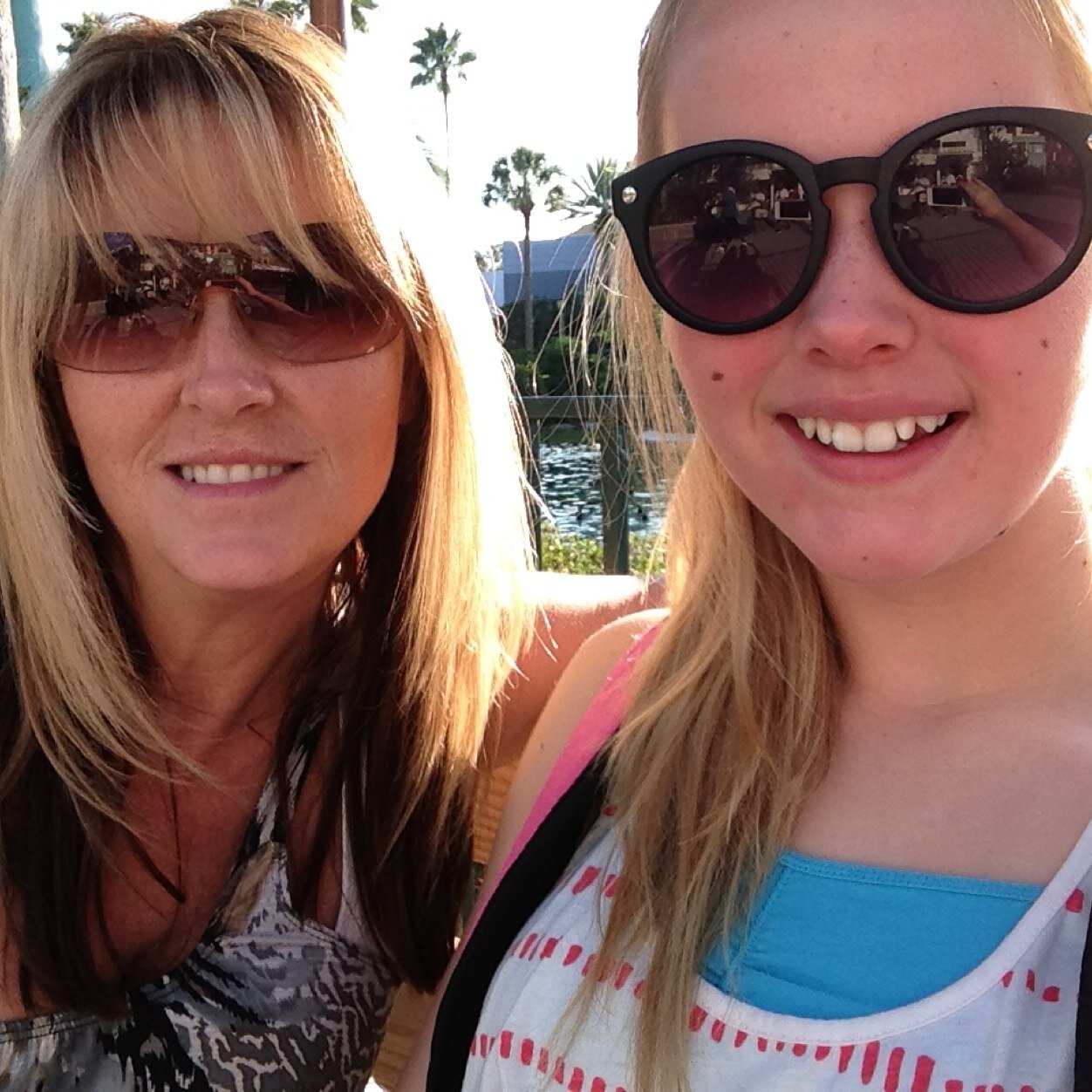 Melissa Thornton (RosieThorn) Twitter