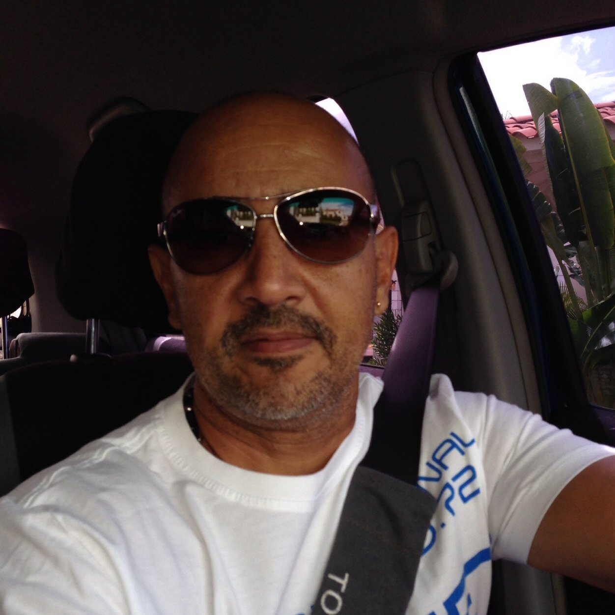 yarisyeki's profile picture. Nacido en Caripito estado Monagas, abogado de profesion, area civil, bienes y raices.Casado con Xiomara Ballachi y padre de dos hijos: Manuel y Daniel