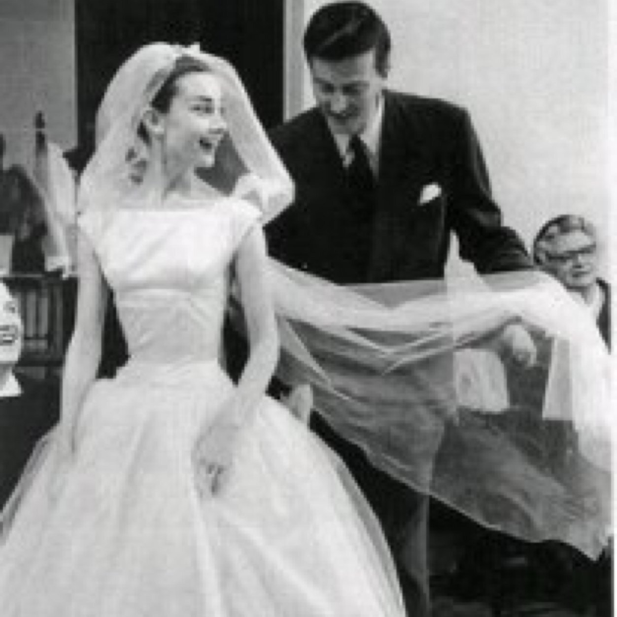 هوَ حبيبيٓ و وحيديٓ ،وأنا طُفلته المدللـه وأميرتهٓ الصغيرهٓ وأنثاآه المميزهٓ ..

 ..مُحصنهٓ..