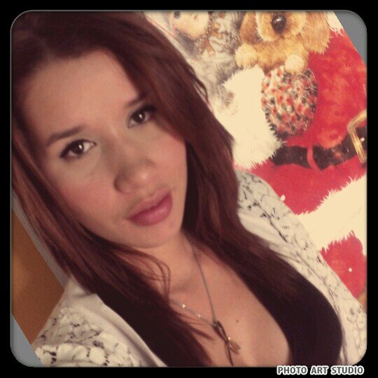 hija, hermana,tía, sobrina,amiga, orgullosamente venezolana. Pitonisa en una onda relax, amante de la flora y la fauna.