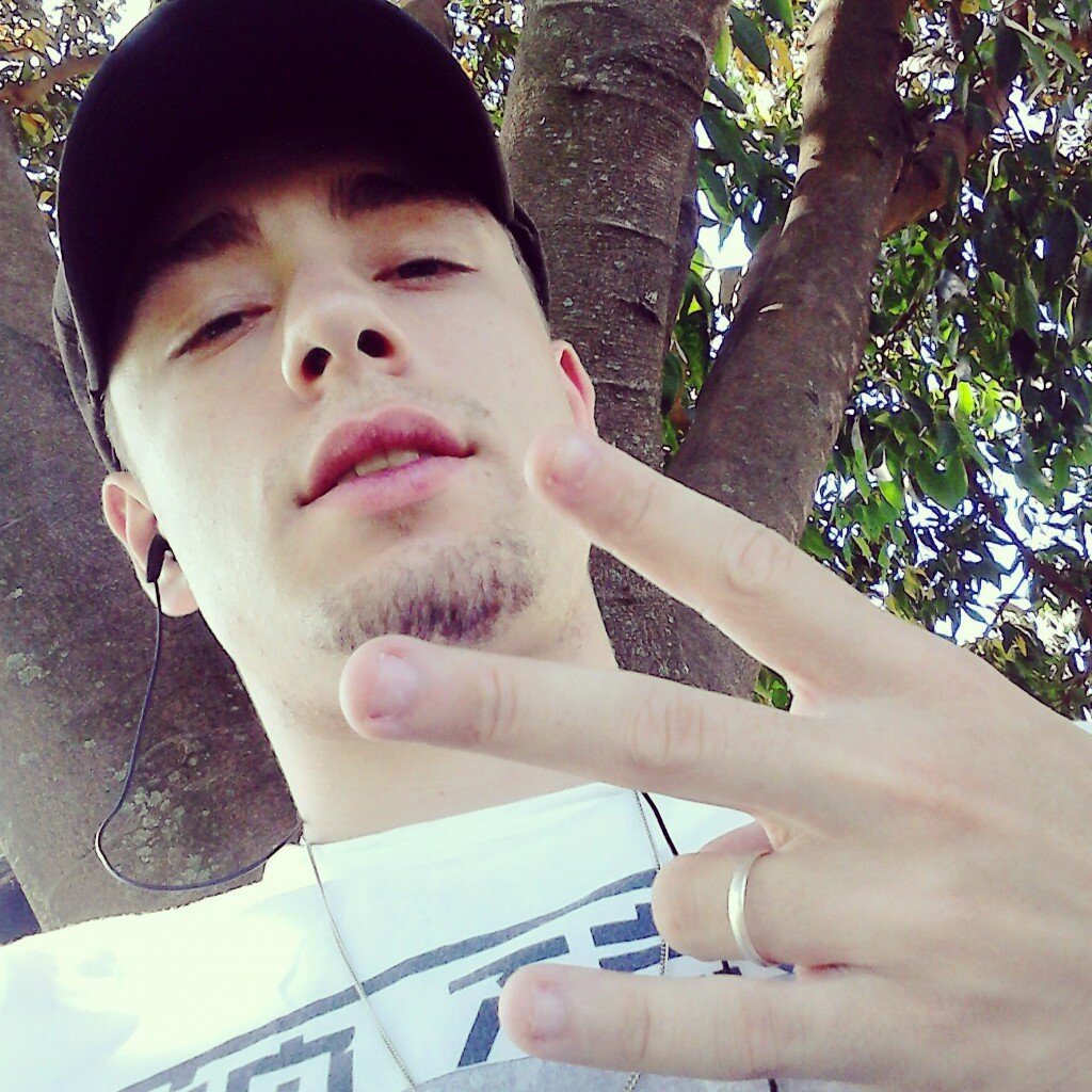 EU CANTO, BEBO E BRIGO PELO NOSSO AMOR !