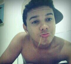Insano no jeito de ser, de fazer, de mandar ver, de
não se esconder, de não rebater, de surpreender
são coisas que você aprende prestando atenção (8