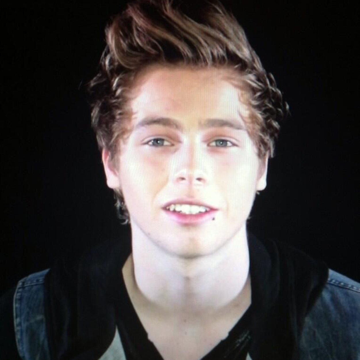 The bassist (◕‿◕✿) 1D&5sos malum/4 0/5