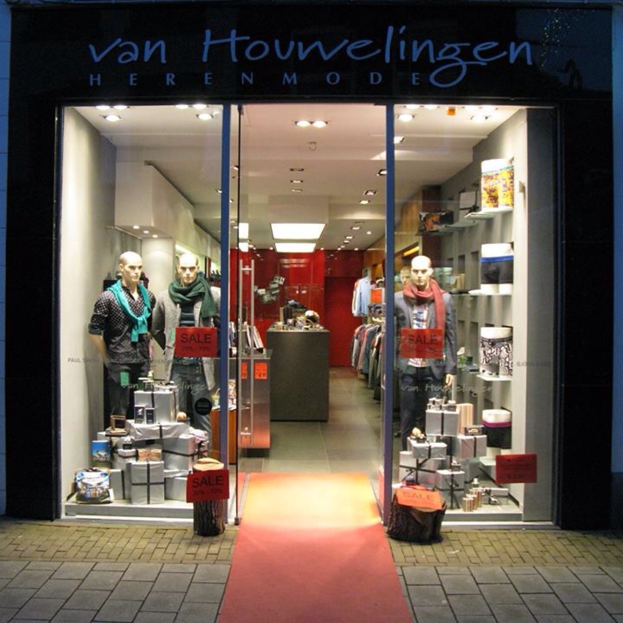 Hippe winkel in Gorinchem, voor mannen. Paul Smith, Hans Ubbink, Kenzo, Drykorn, Bruuns Bazaar, Samsoe & Samsoe, Good People, Hannes Roether