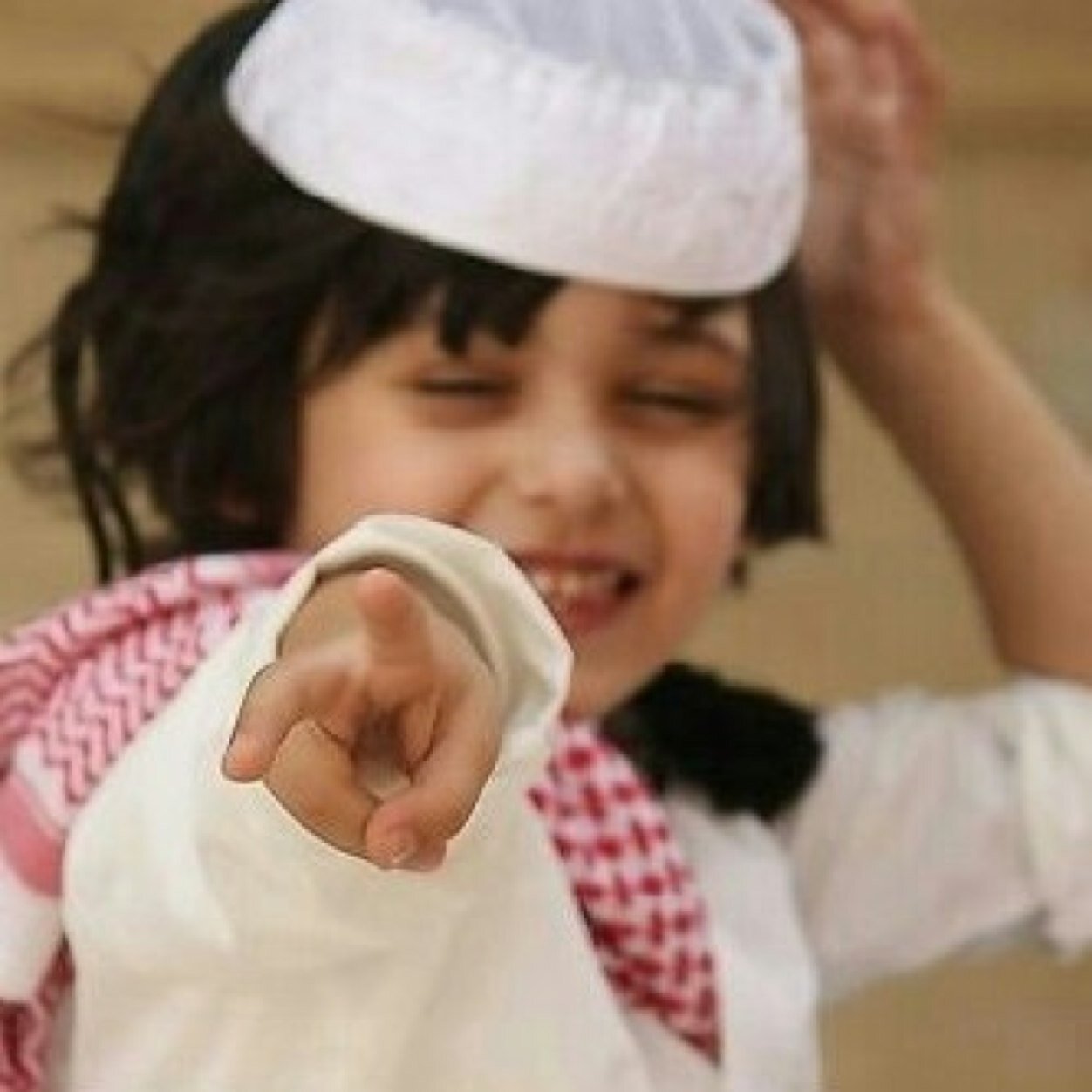يالغالي اللي عليك الشوق يدفعني ياكبر شوقي وروحي منك ملهوفه تبا الصراحه بدون مجامله يعني مشاعري منك مجروحه ومكسوفه