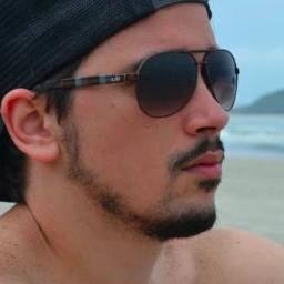 s.m. Portador de Mephobia. Um tipo de tapioca. Advogado.