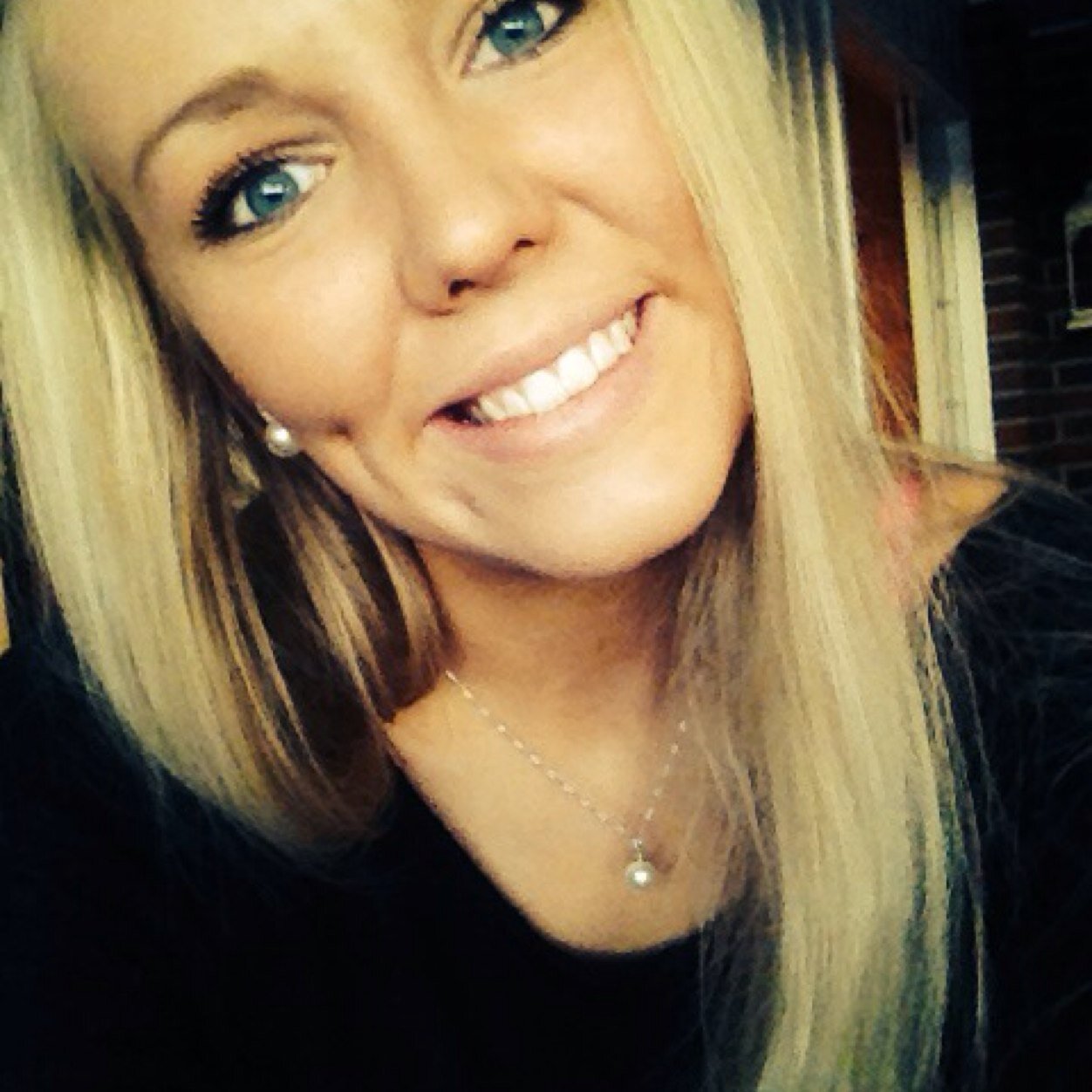 gurosundstuen's profile picture. Skoelskende shoppoholiker med et stort behov for å snakke konstant. Er alltid seriøs!