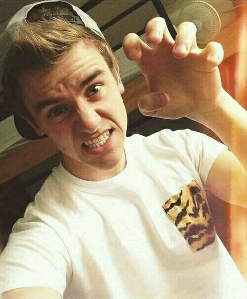 I have two mom's Harry and Clara. John Watson is my uncle. °Almost Twenty. Singer. Adopted°