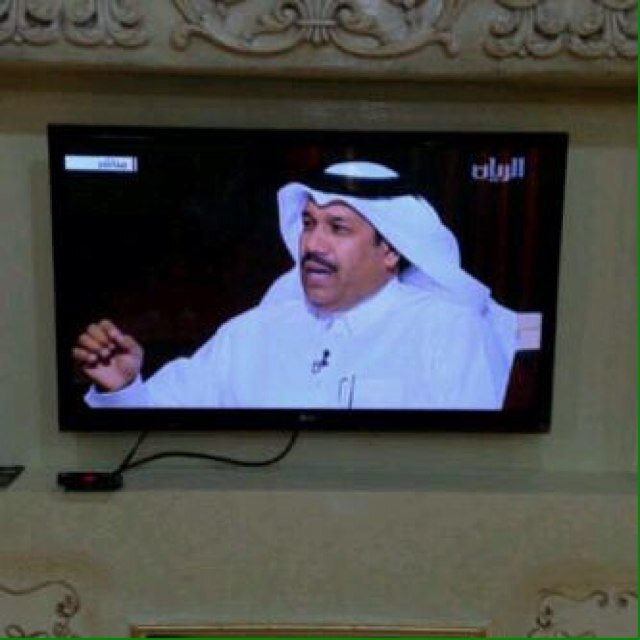 خبير قانوني ناشط حقوقي مهتم بكل مايتعلق بحقوق الإنسان وكرامته ! مجتهد وجاد في تعاملي مع الآخرين