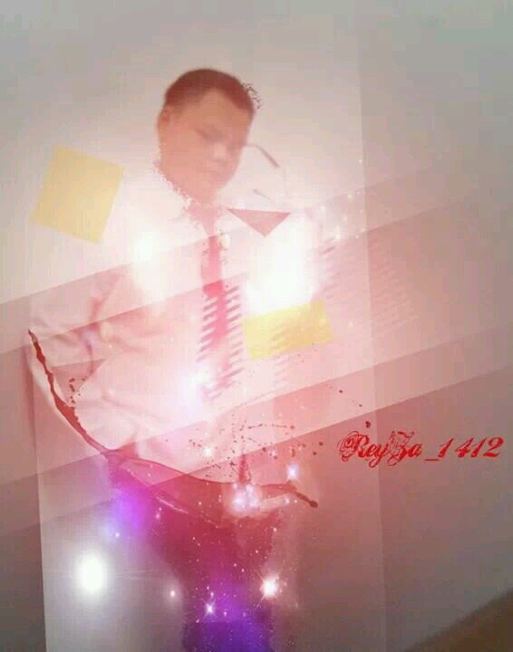 ReyZa_1412's profile picture. Brawijaya University student | Schizophrenic | Graphic Manipulating Artist | Photographer | Psychologist | Only nice when you are | @triyan_evtri 's Bōifurendo