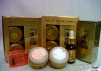 Supplier kosmetik murah 
Pin:2A99CBB3  Jual: hairclip, cream wajah, serum, body whitening, pelangsing, suplemen,dll  (Dropship&Reseller)