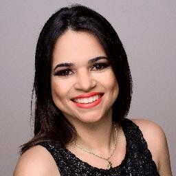 Publicitária por formação e paixão! Amo o que faço e faço com amor! Sou esposa, mãe e agora blogueira! :) E muito feliz por tudo que Deus me deu!