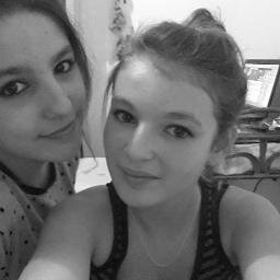 Hey , je m'appel Charlotte , j'ai 13 ans , je suis Belieber et Directioner 3 je suis collégienne et je voudrais rencontré du monde ! alors follow moi 3 3 :D