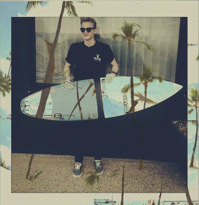 a boy named cody simpson is ♨er than the sun