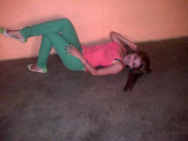 Estudio Comunicación Social. Soy amante d' la*music* me Considero Bipolar jej :D EsO Sip tengo un ♥ Muy HermosO tratame Cn cariño y seremos  grandes Amigos ;):*
