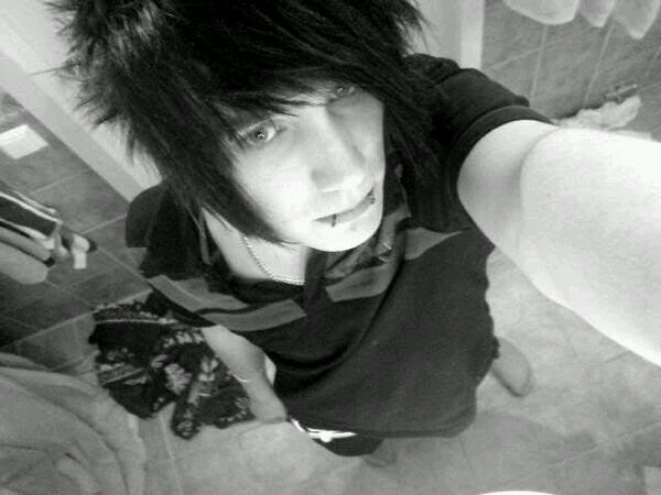 ISuckDickz69's profile picture. I'm Rikki. 18. gay. single