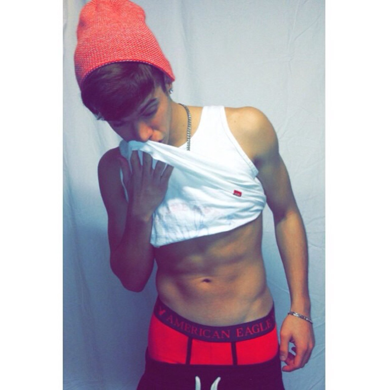 Names Julian. Call me Ian. Im 17. If you wanna know the rest, just ask. I dont bite.//Roleplayer/Single/Bi//
