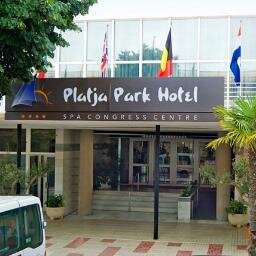Situado en el corazón del catalán pueblo de Platja d’Aro, es hotel se encuentra a poco pasos de las arenosas playa de la Costa Brava.