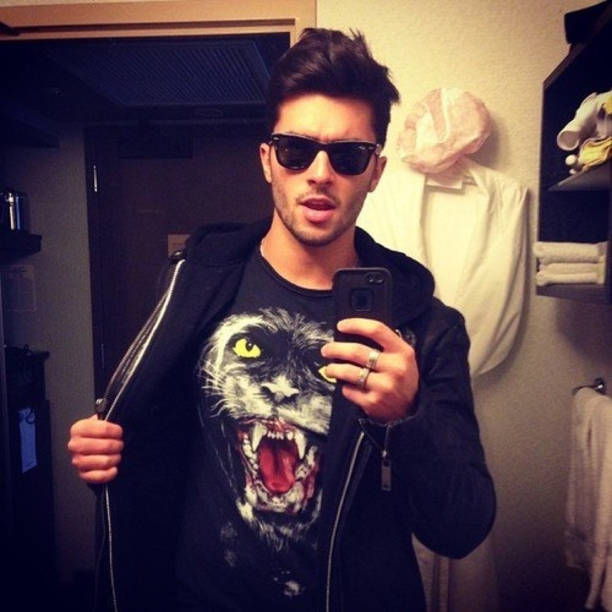 damn_boys15's profile picture. 21.