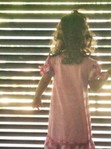 Nadé durante 9 meses en el líquido amniótico creado por @anamariasimon y el @pollobrito.
Desde el 11/11/11 escucho, observo, huelo, pruebo, toco y OPINO.
