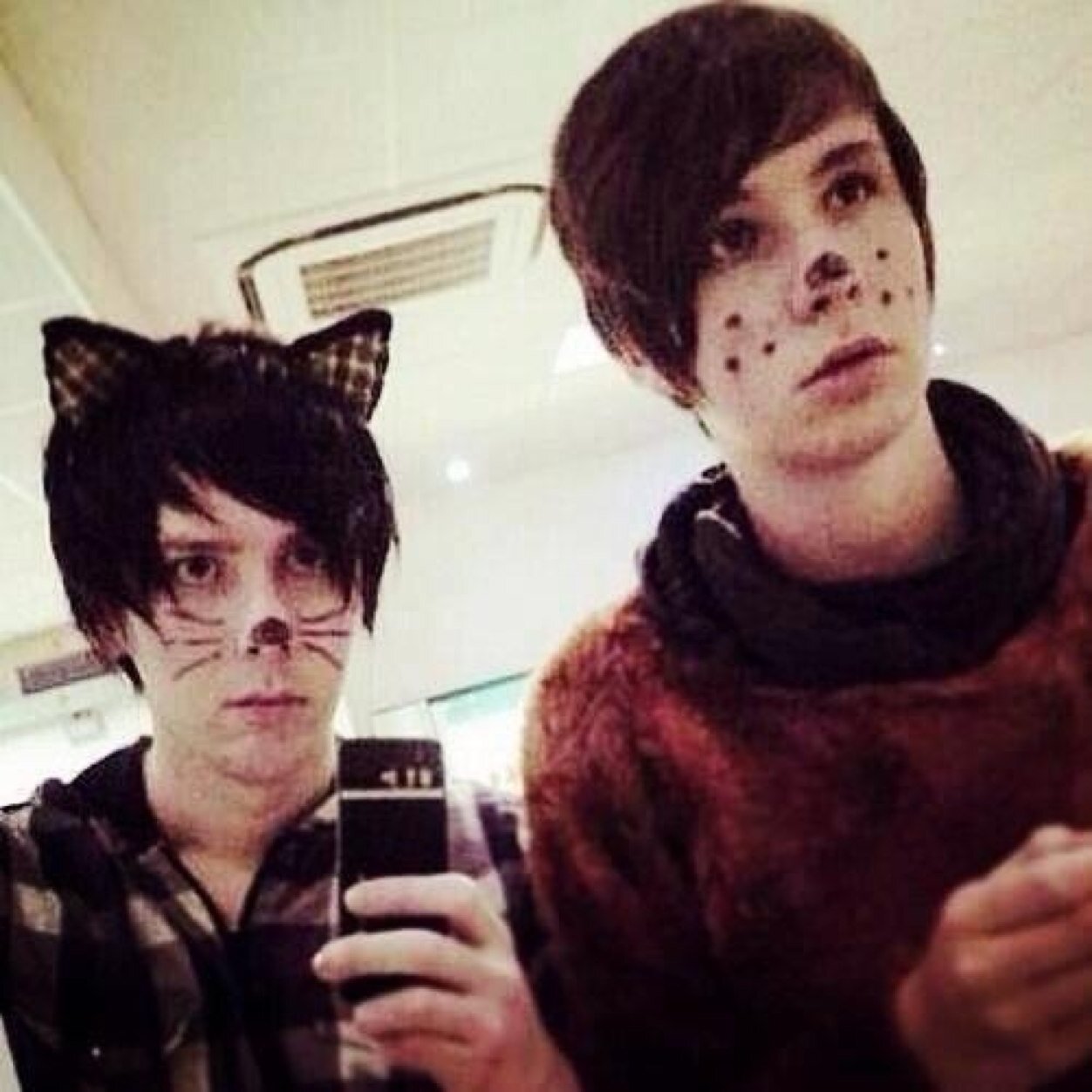 If i follow you can you follow @DanGeePhil
