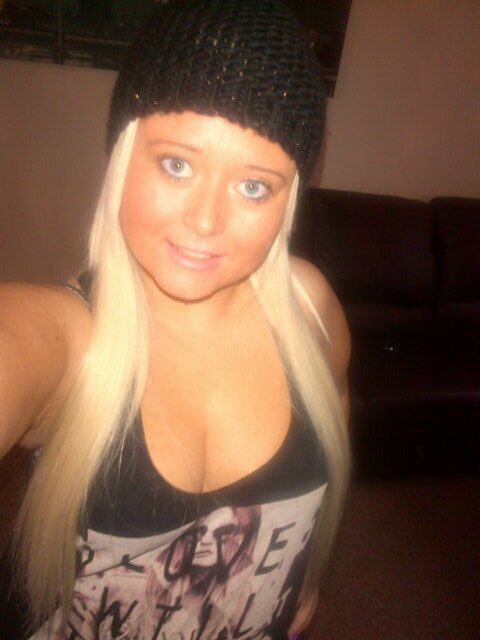 I'm 29 single with 2 gawjus boy's age 10 and 5 there my world xx