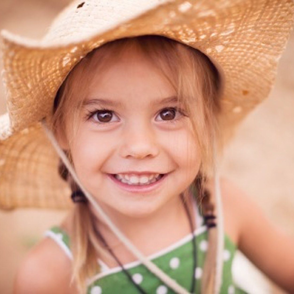 Whello! me is Ava,me loves me mommy @TrickyTerraa and me daddy @Rumple_fan !