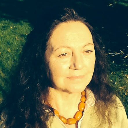 Evelyne Thomas Profile
