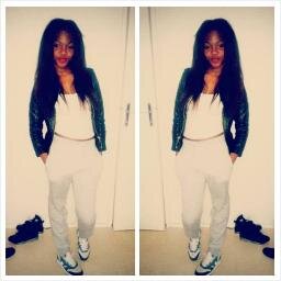 †.Ni Reprise Ni echangé alors réfléchie.† #TeamZouk #TeamJalouse #Team94 Aucun Booss ♡
Je suis comme le soleil, baisse les yeux quand tu me téma .